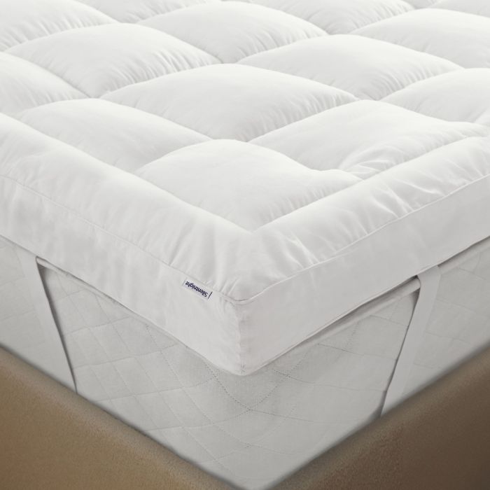 The Silentnight Deep Sleep Ultimate 1000 topper attached to the corner of a mattress