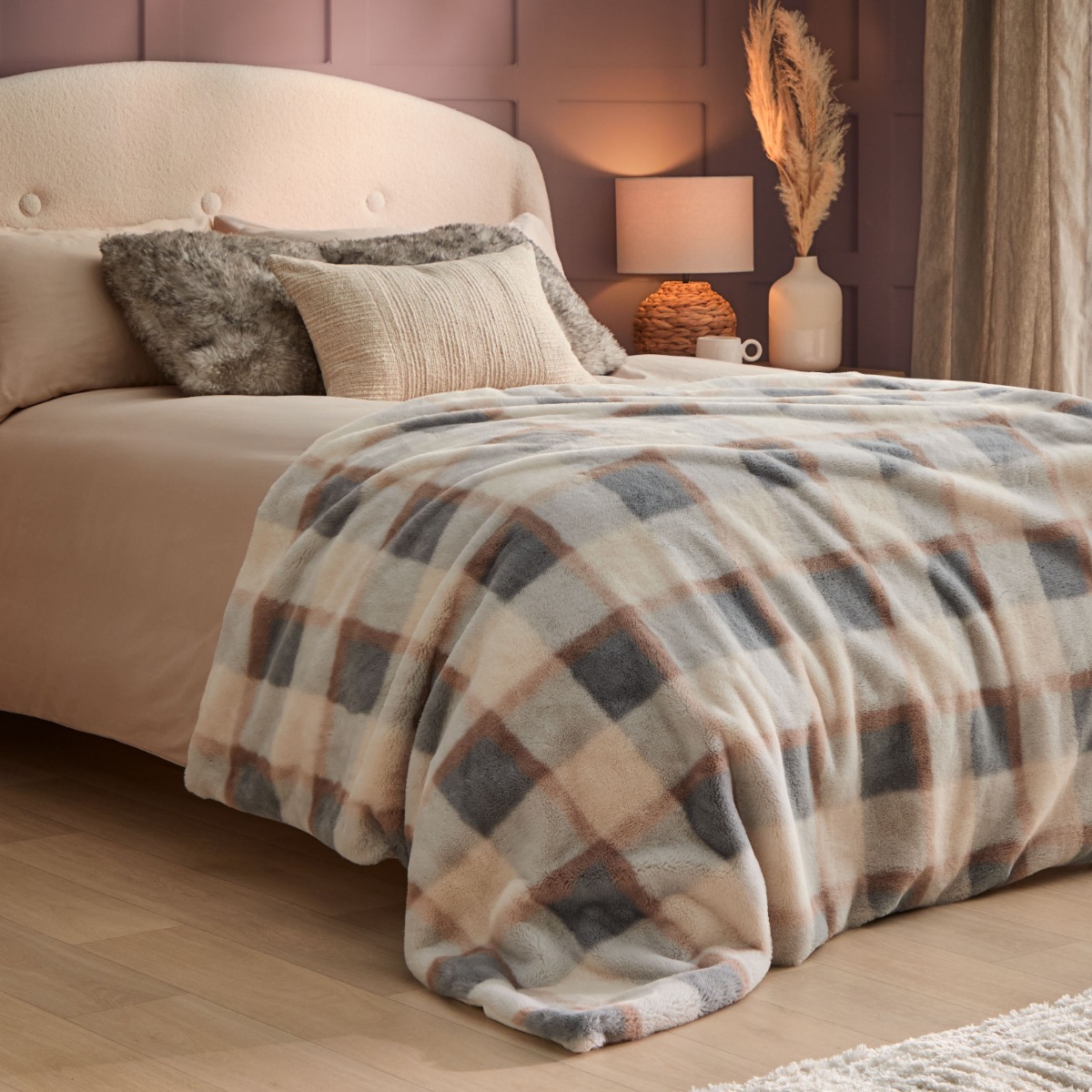 Image of Silentnight Snugsie Faux Fur Throw - Natural Check